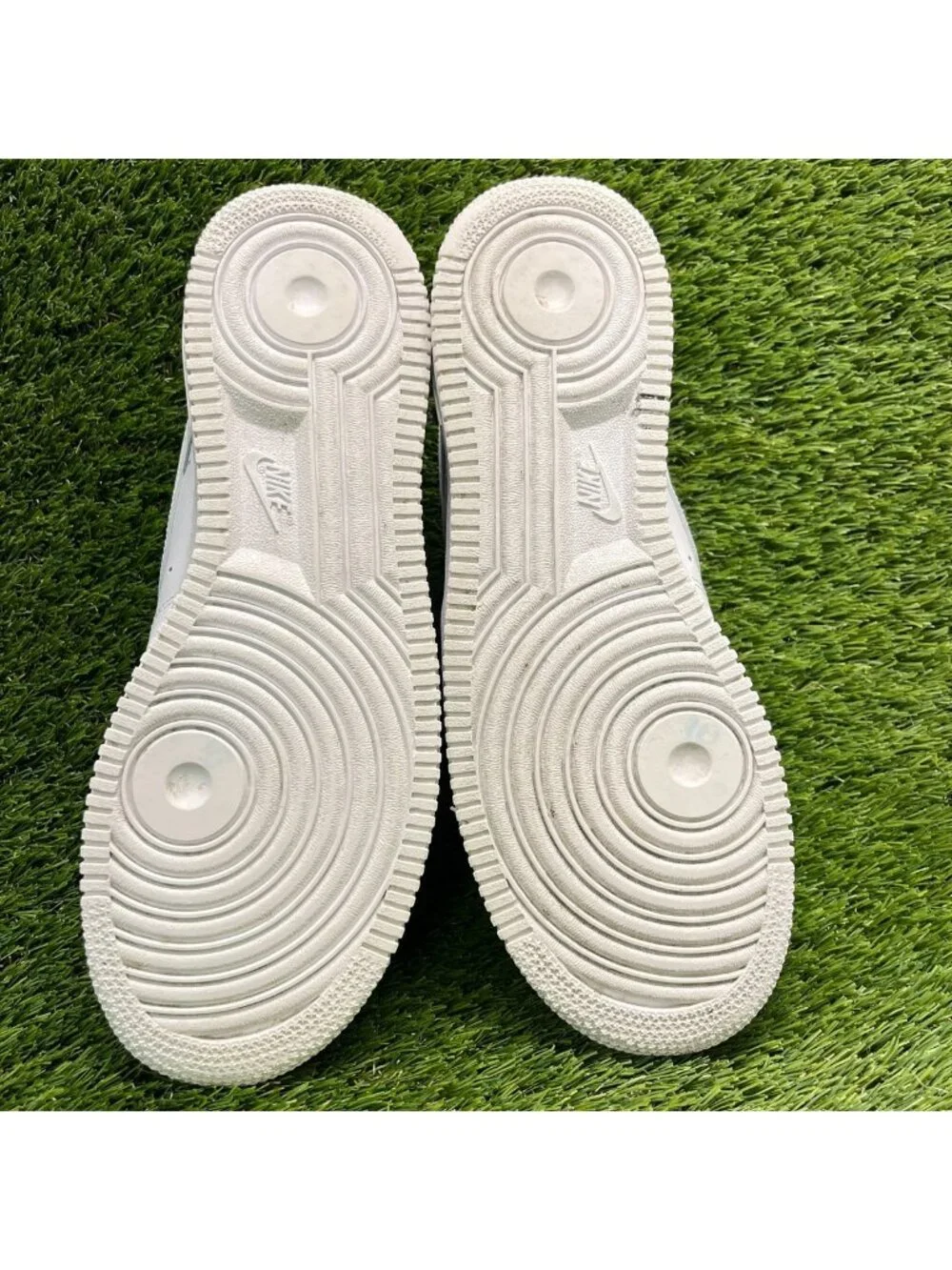 Nike Air Force 1 '07 Low Mens Size 9.5 White Athletic Lifestyle Shoes Sneakers